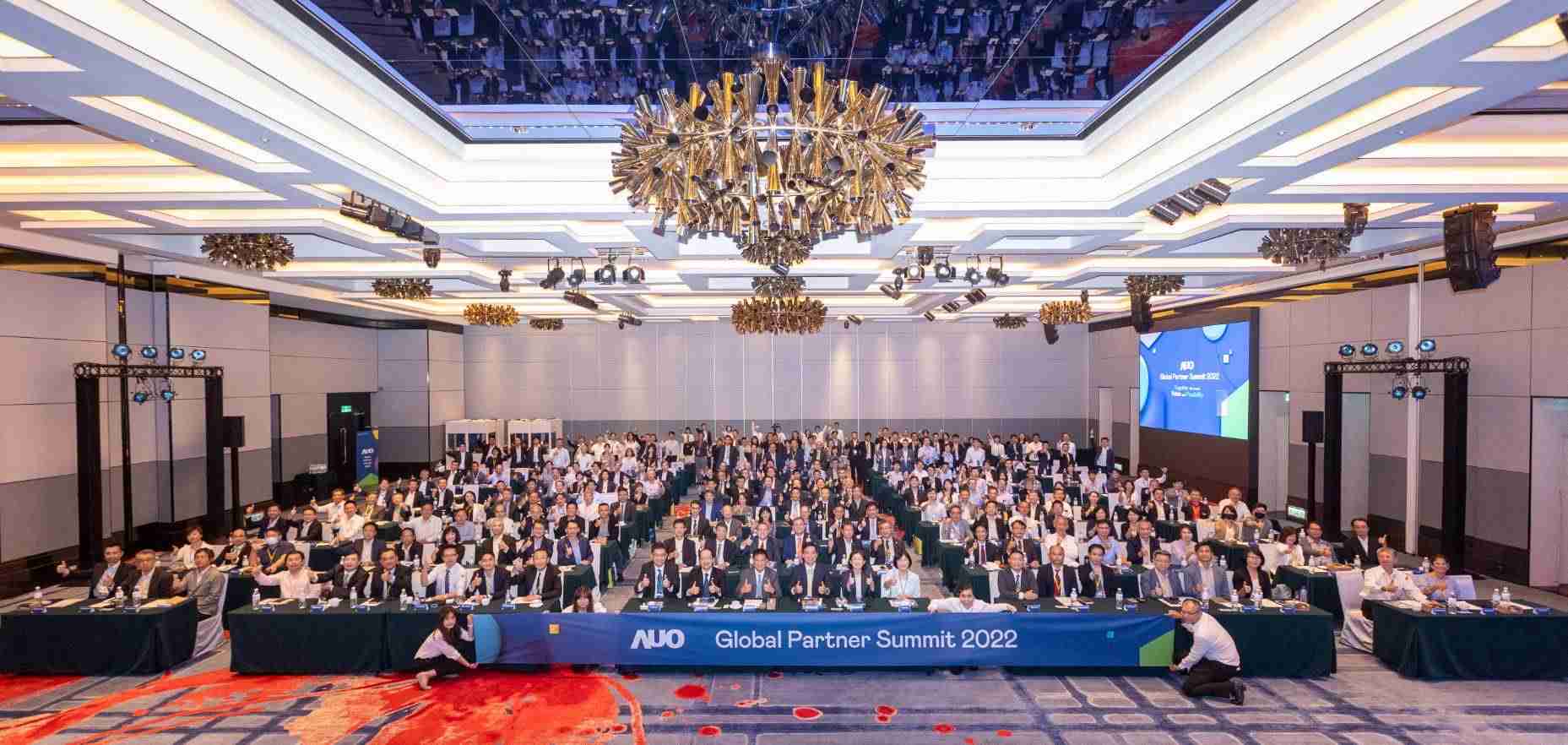 友達推動「安心、、、創新、、、用心、、同心、、、盡心」五星職旅，，，，為菲籍員工打造全方位照護，，，，首度贏得「人權實踐與發展領袖獎」殊榮