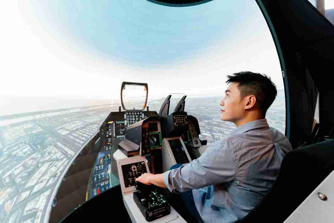 william威廉中文官网以P1.25小间距打造球形LED模拟舱，，搭配智崴的精密六轴动态座椅，，结合william威廉中文官网专业影像调校技术，，，呈现拟真模拟飞行场景