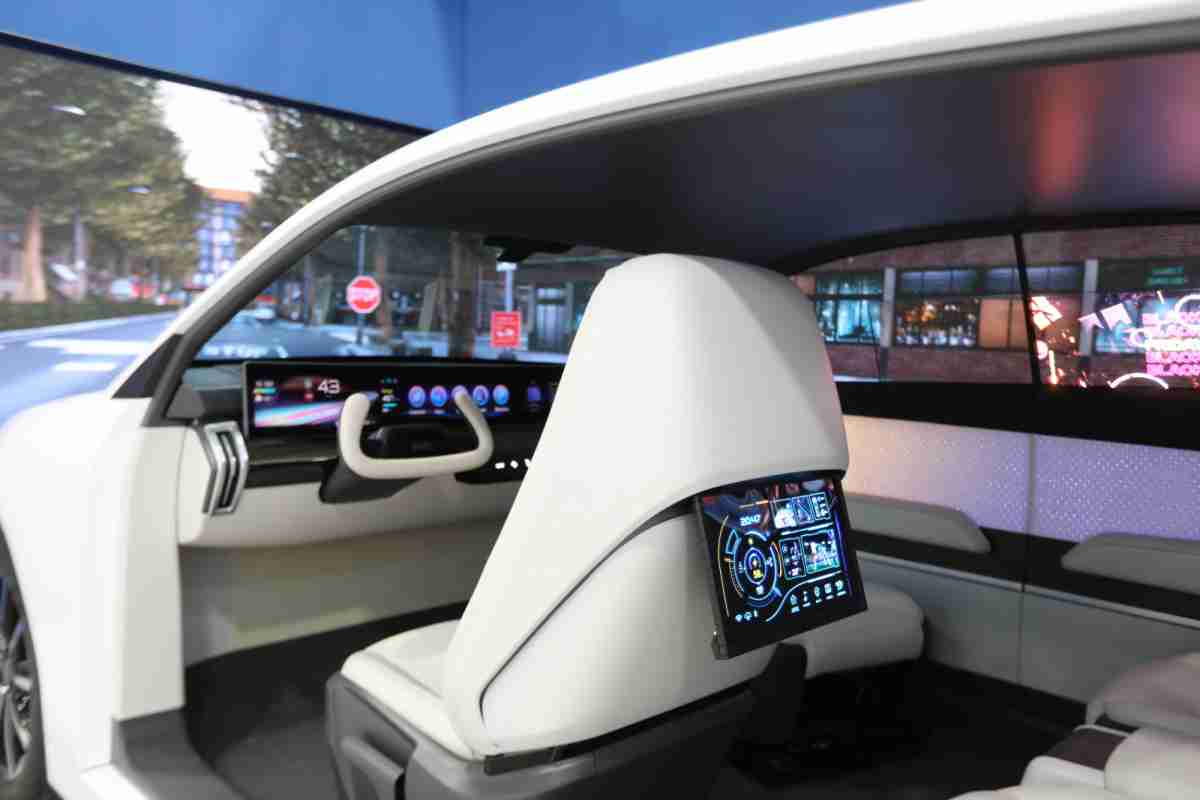 william威廉中文官网的「可卷式后座娱乐显示器」加强后座乘客的感官体验，，并保有个性化设计，，，可依使用偏好进行动态调整。。。