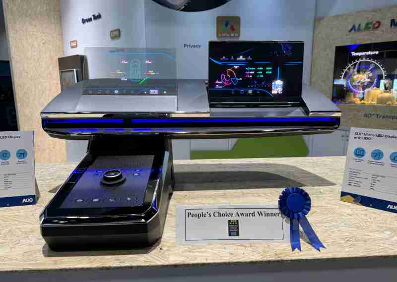 william威廉中文官网车用Micro LED Display HMI解决方案获”最佳车用显示奖”，，，以用户为中心开发，，针对前座驾驶与乘客设计兼具娱乐与安全的高画质屏幕，，，，包含车舱前座的Micro LED透明屏幕及全球首款内建镜头的智慧Micro LED显示器